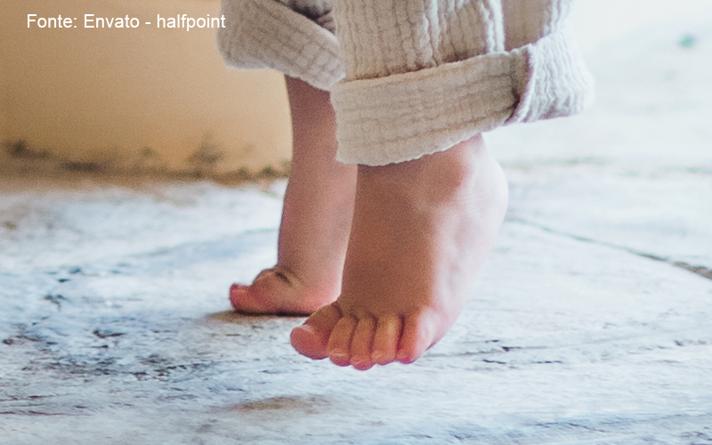 Andar na ponta dos pés é sinal de autismo? Entenda - Autismo em dia